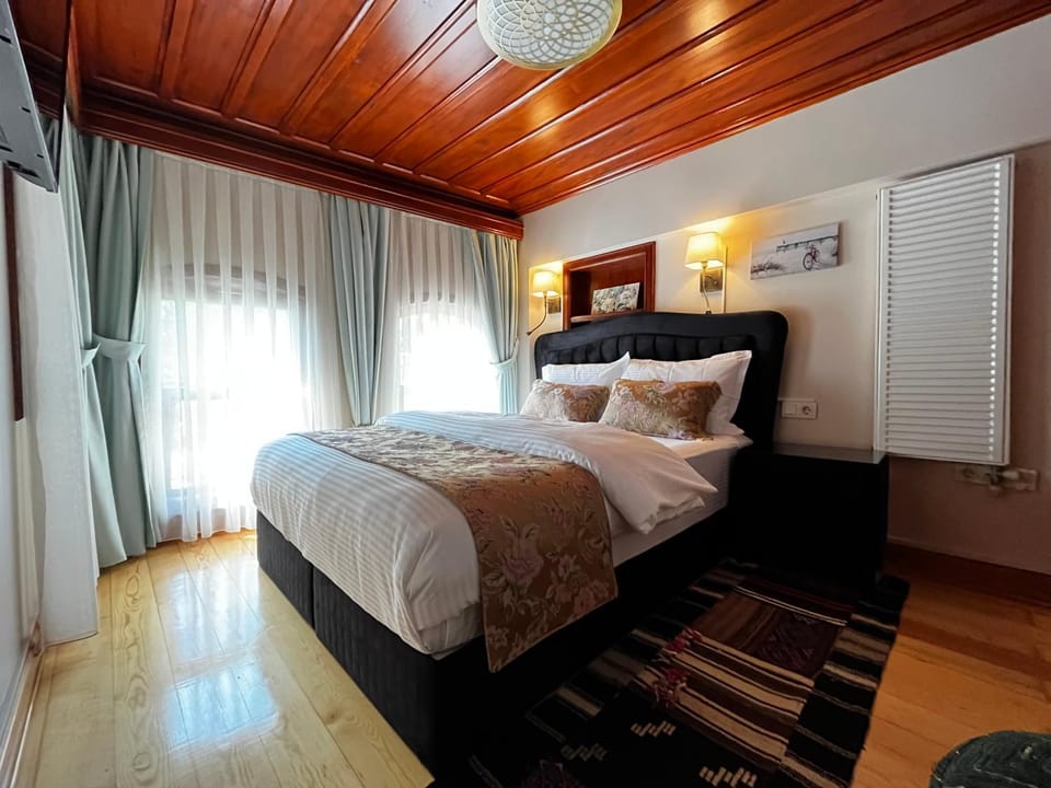 Bed, TV and multimedia, Bedroom, internet, air conditioner