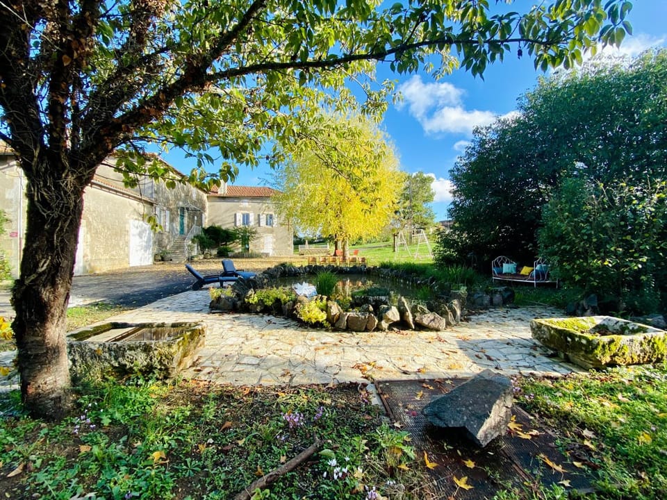 Property building, Natural landscape, Garden, Garden, Garden view, Parking