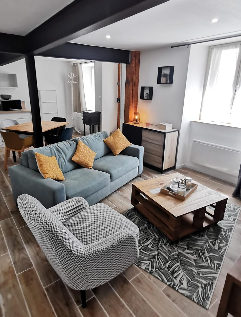 Kitchen or kitchenette, Living room