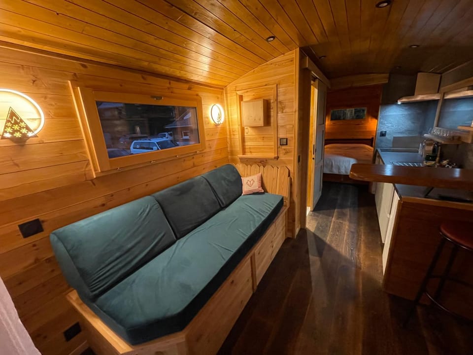 Alpine love shack Nature lodge in Briançon