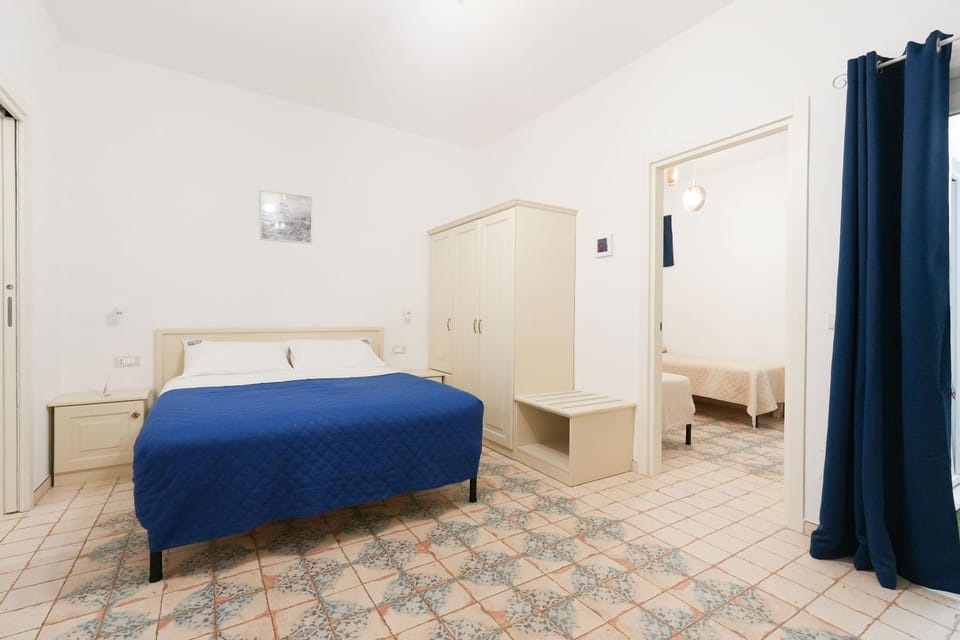 Bedroom, wardrobe, air conditioner