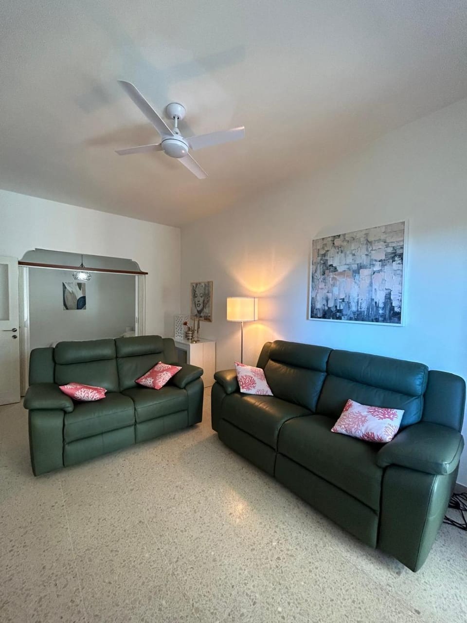 TV and multimedia, Seating area