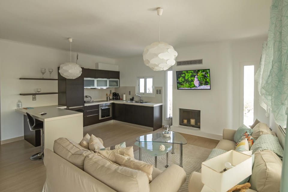 Kitchen or kitchenette, Living room, Seating area