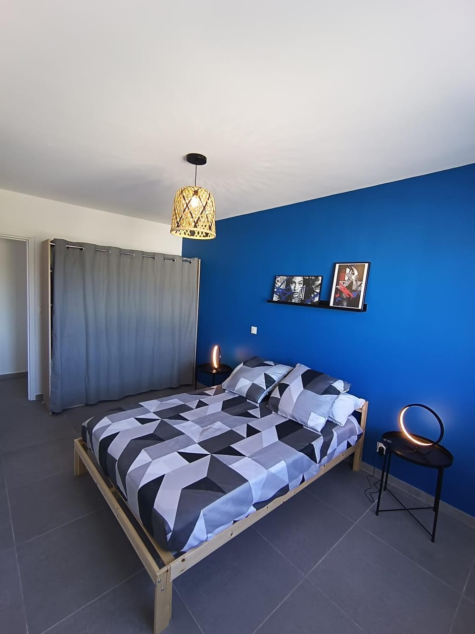 Bed, Photo of the whole room, Bedroom
