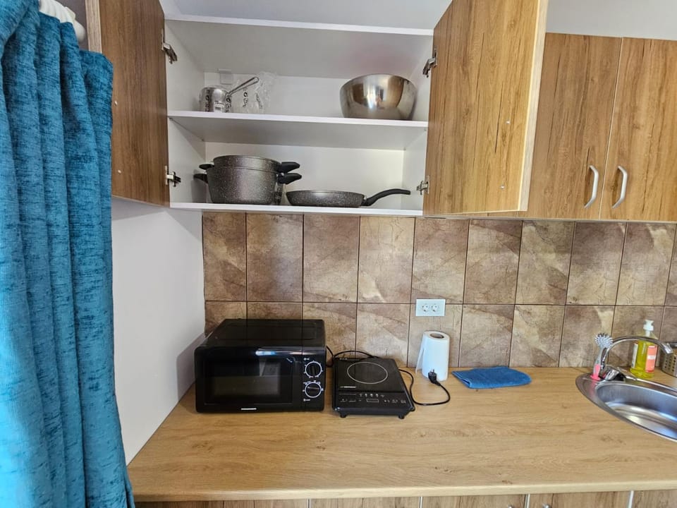 Coffee/tea facilities, minibar, stove