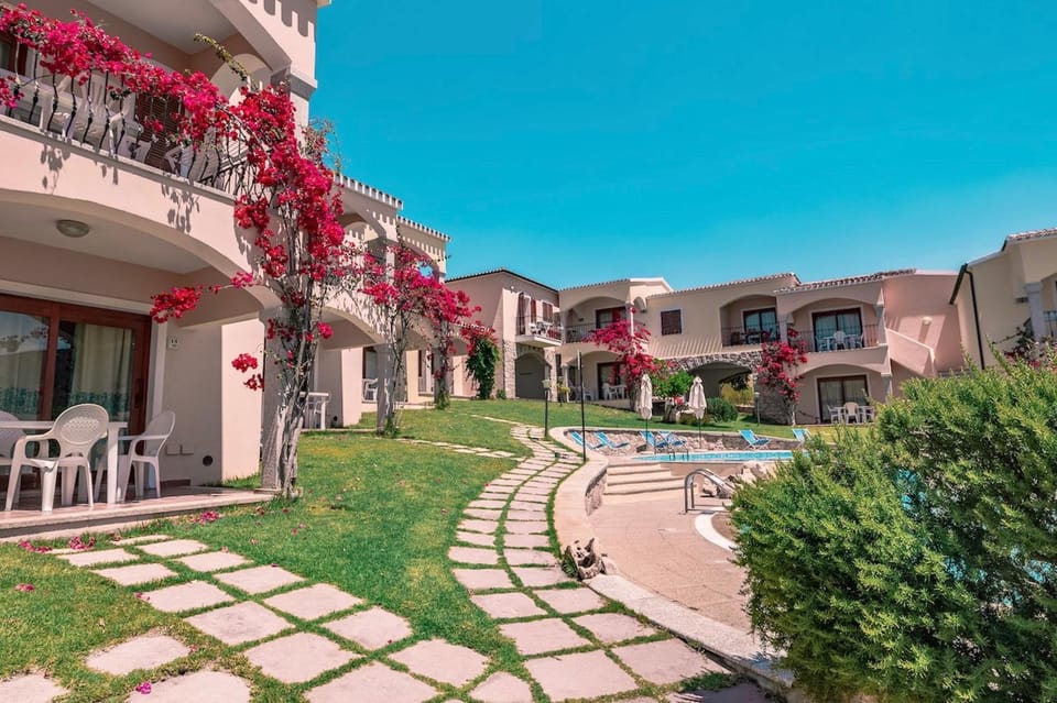 Property building, Garden, Pool view, Swimming pool