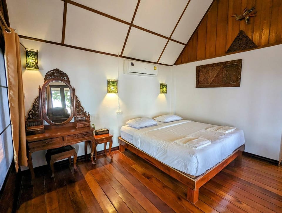 Bed, Photo of the whole room, Bedroom, air conditioner