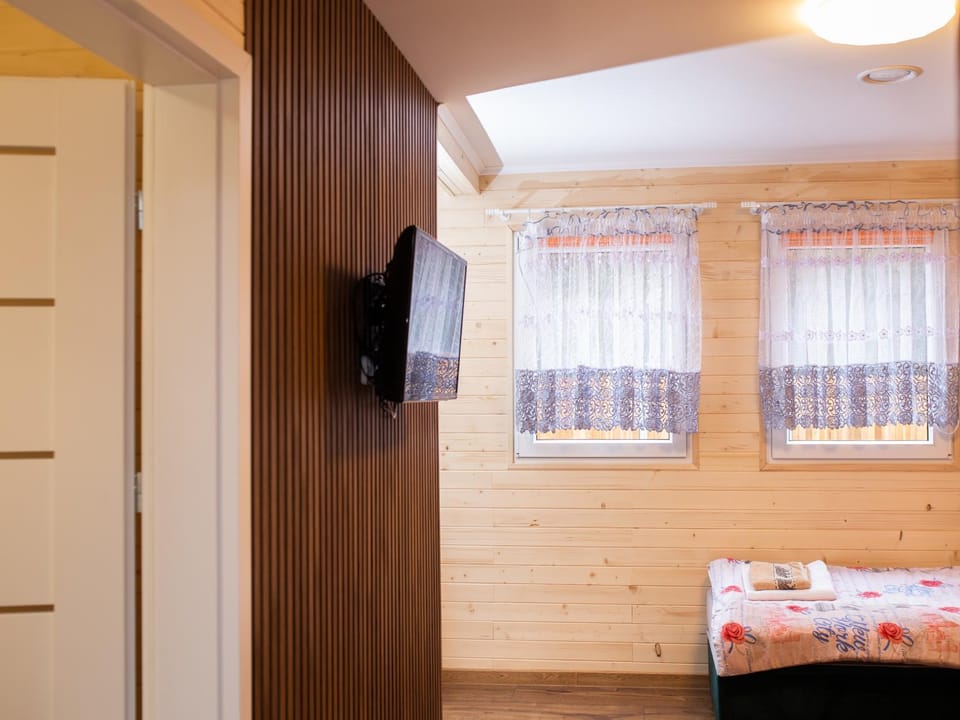 Bed, TV and multimedia, Photo of the whole room