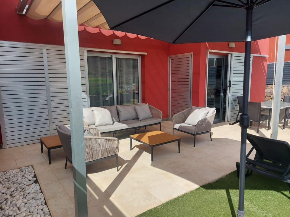 Villa Vista Golf Salobre - Maspalomas self-sufficient with pool heating Villa in Comarca Sur