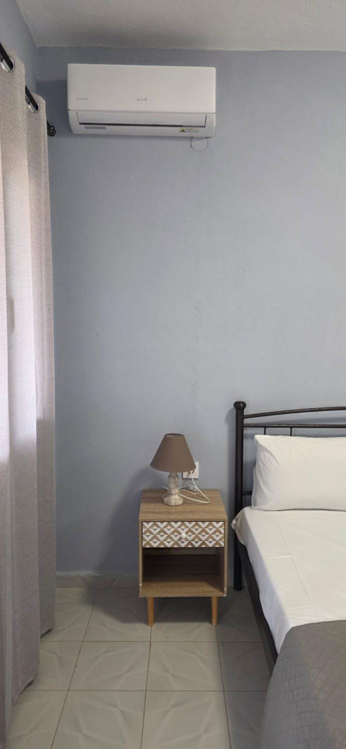 Bed, Bedroom, air conditioner