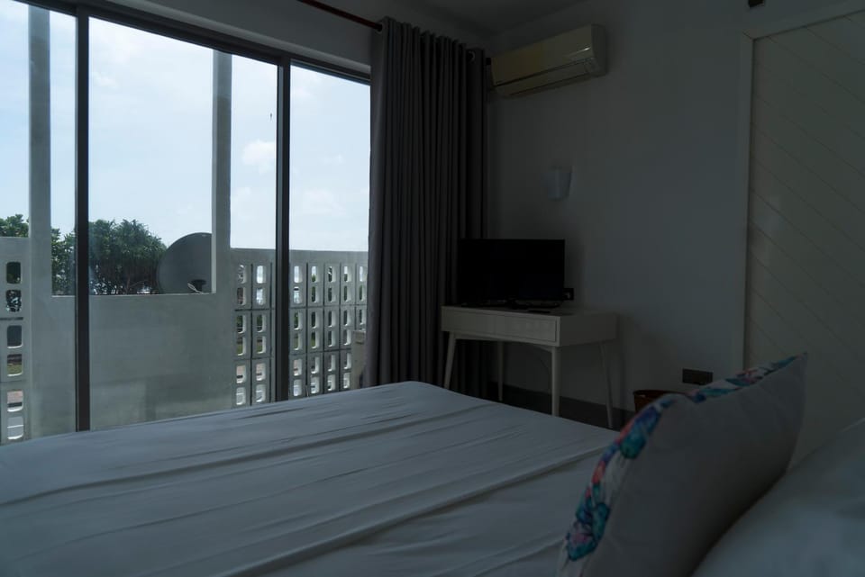 Bed, TV and multimedia, View (from property/room), Balcony/Terrace, Bedroom, air conditioner