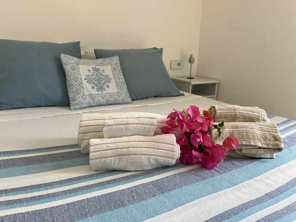 Bed, Photo of the whole room, Bedroom, towels, air conditioner