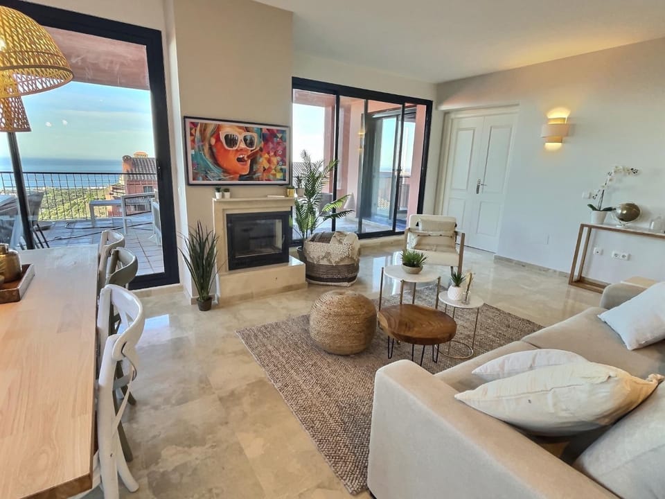 Communal lounge/ TV room, TV and multimedia, View (from property/room), Balcony/Terrace, Living room, Seating area, Dining area, Sea view