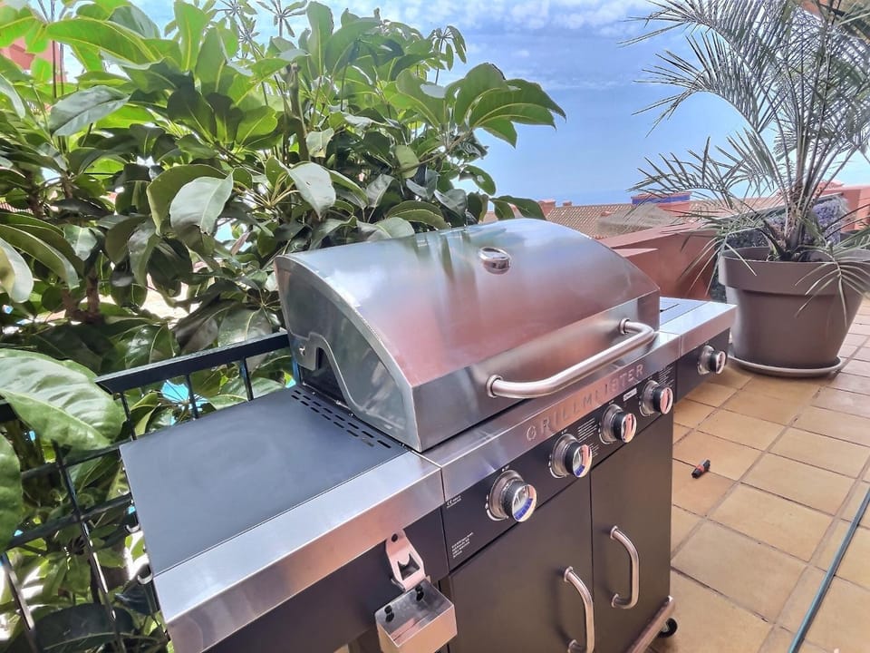 Day, BBQ facilities