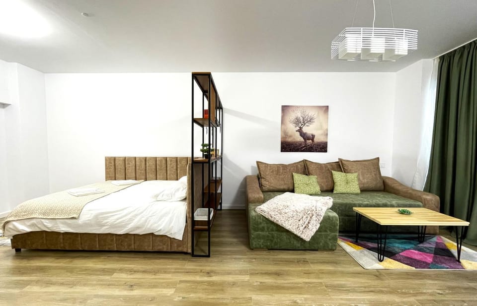 Bed, Photo of the whole room, Seating area, Bedroom, towels