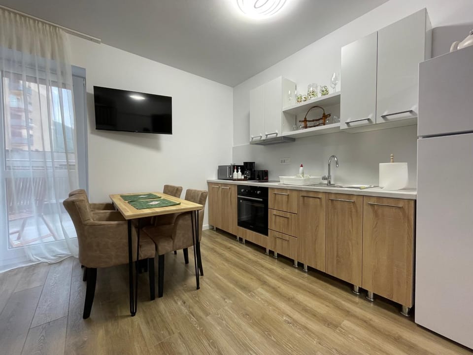 TV and multimedia, Kitchen or kitchenette, Dining area, minibar, pet friendly, stove