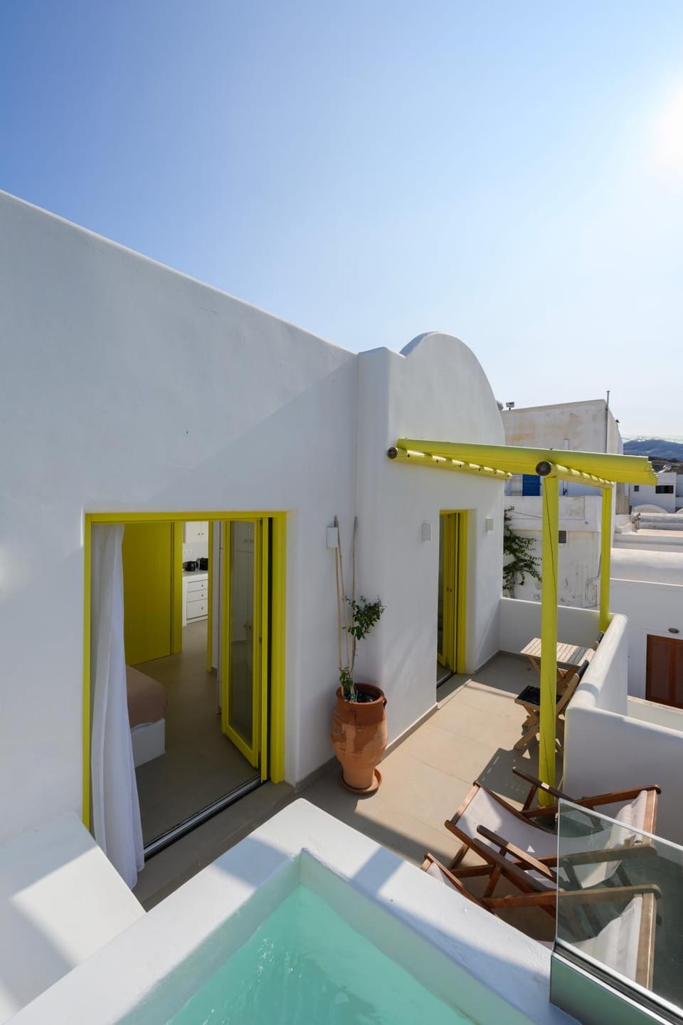 Property building, Patio, Day, Balcony/Terrace, Pool view, Swimming pool, sunbed