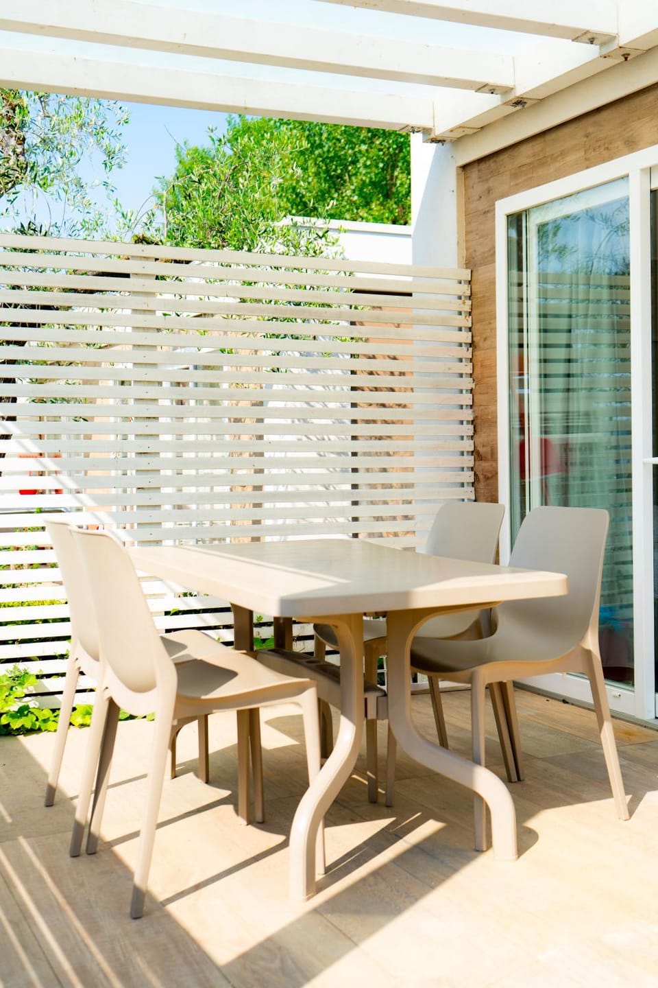 Patio, Day, Natural landscape, Dining area