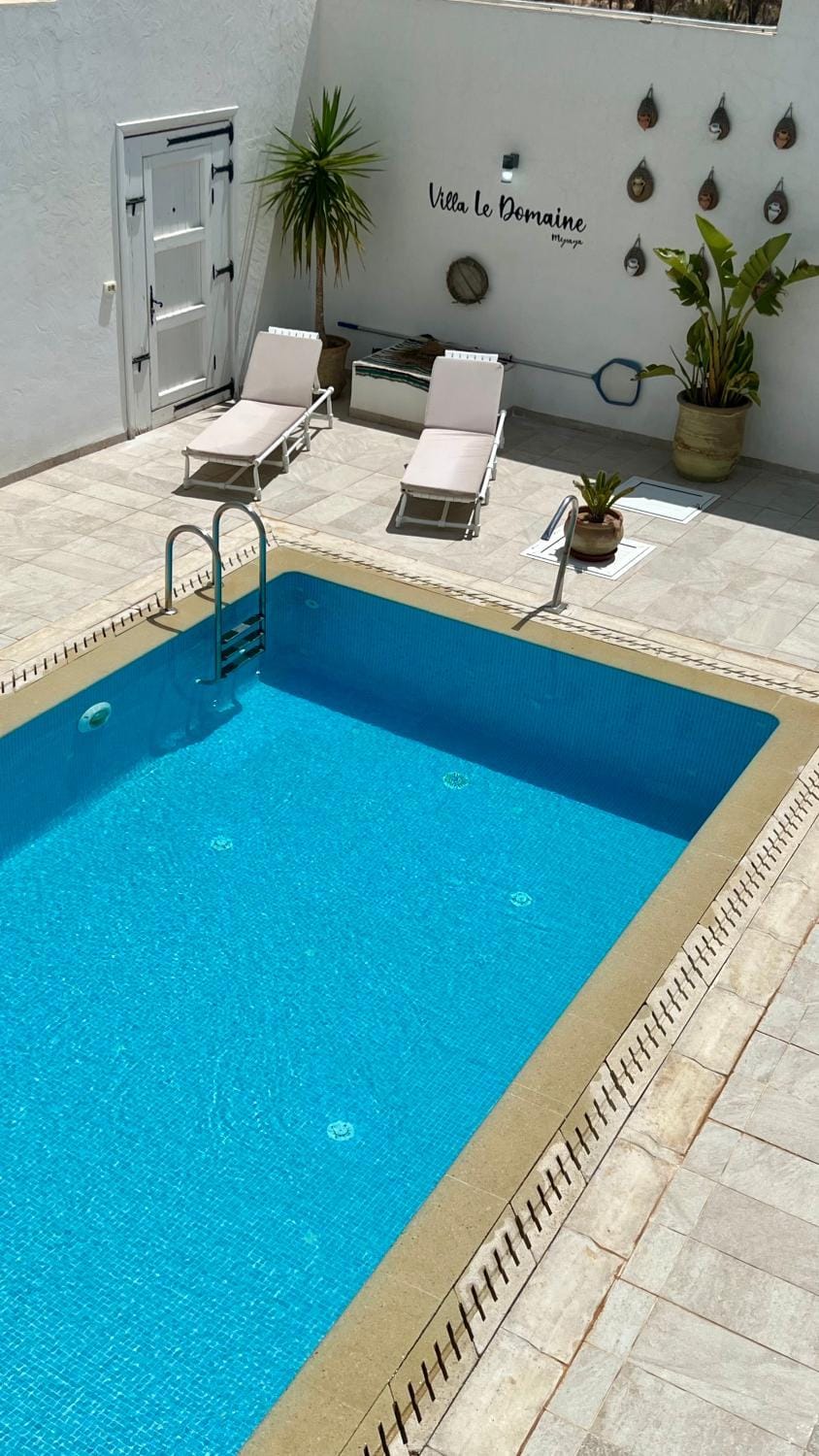 Pool view, Swimming pool, sunbed