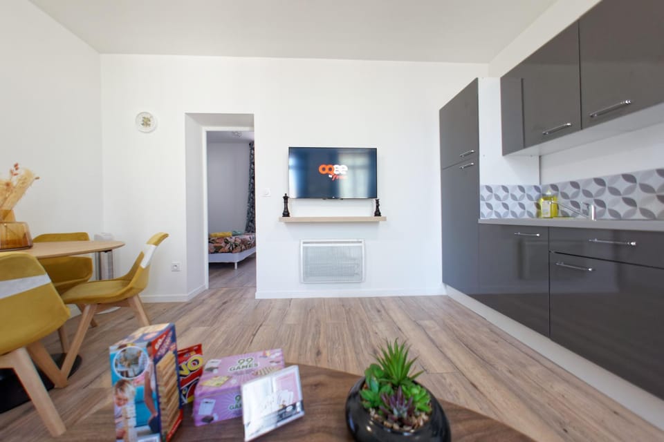 Kitchen or kitchenette, Living room, Seating area