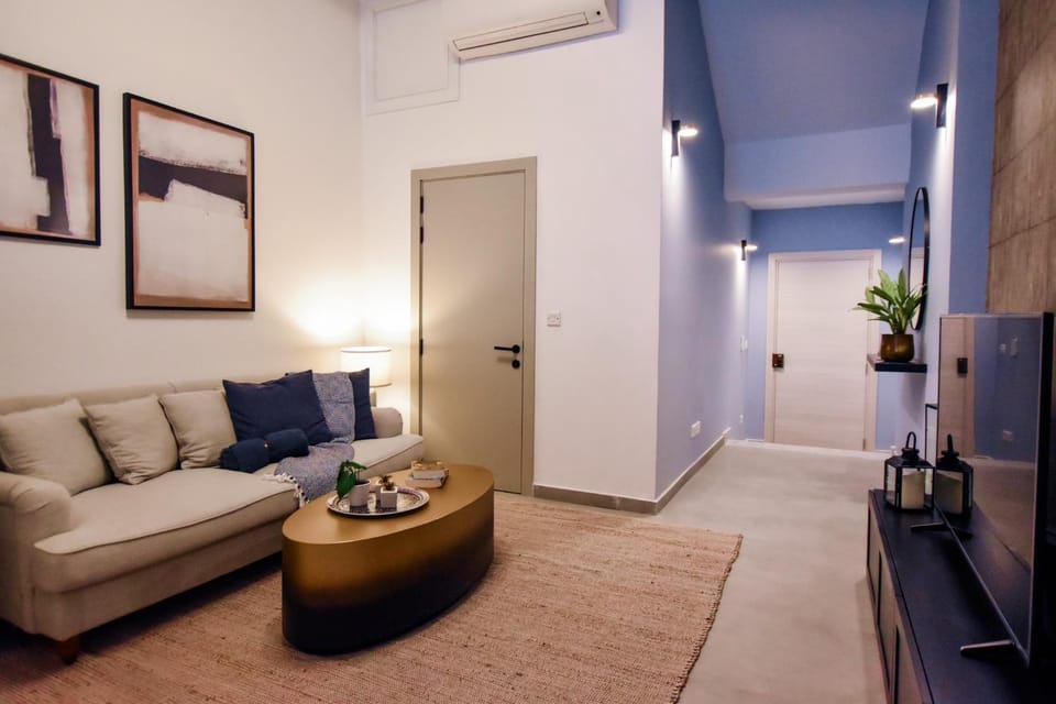 Naomi's Studio - Designer Furnished in the heart of Sliema Apartment in Sliema