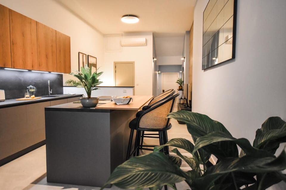 Naomi's Studio - Designer Furnished in the heart of Sliema Apartment in Sliema