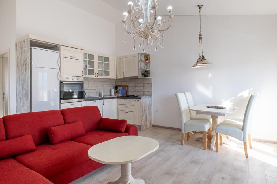 Kitchen or kitchenette, Living room, Seating area, Dining area