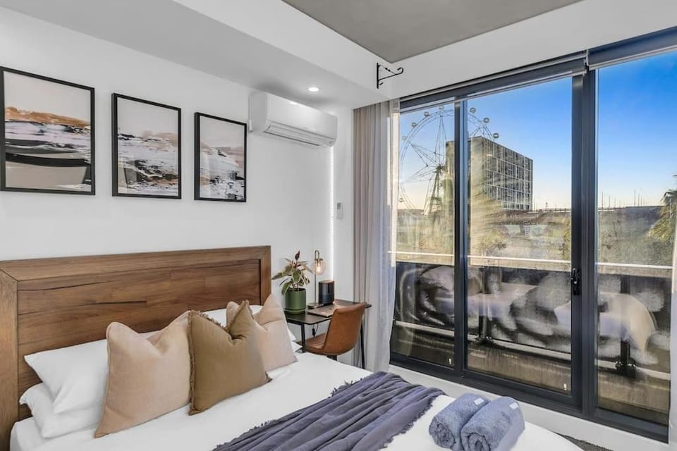 Sol Docklands - Unique 3 Bedroom Loft, Infinity Pool, Gym, Free Parking and Free Trams Apartment in Melbourne