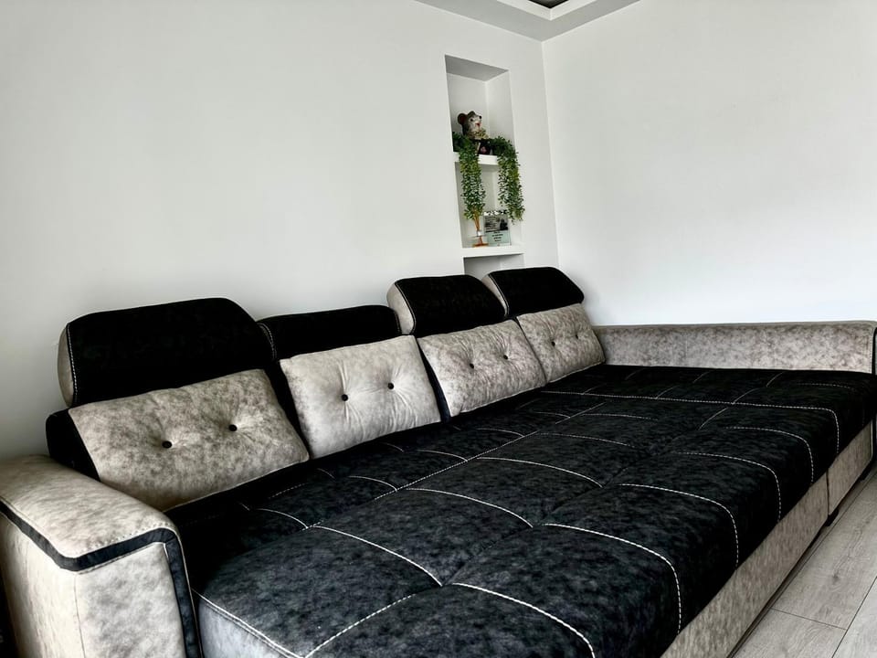 Bed, Seating area, Bedroom