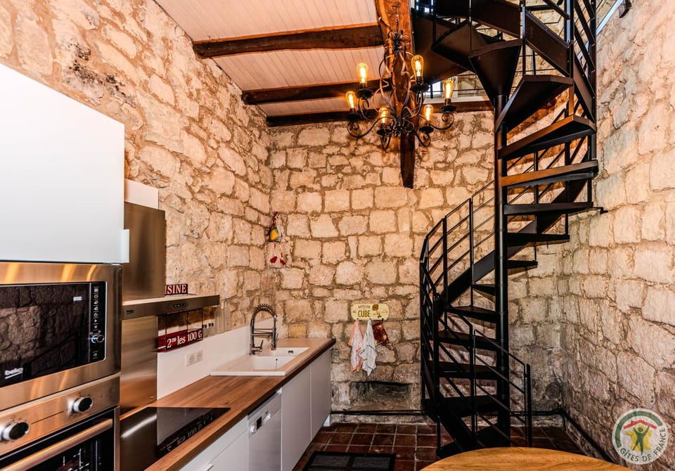 Kitchen or kitchenette, dishwasher, oven, pet friendly, stove