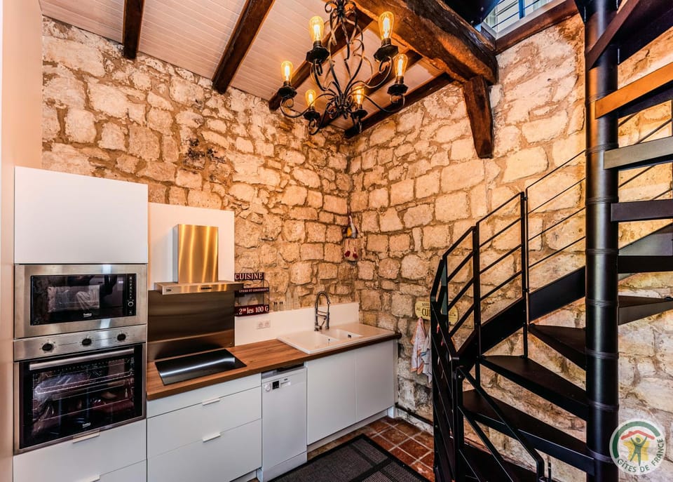 Kitchen or kitchenette, dishwasher, oven, pet friendly, stove