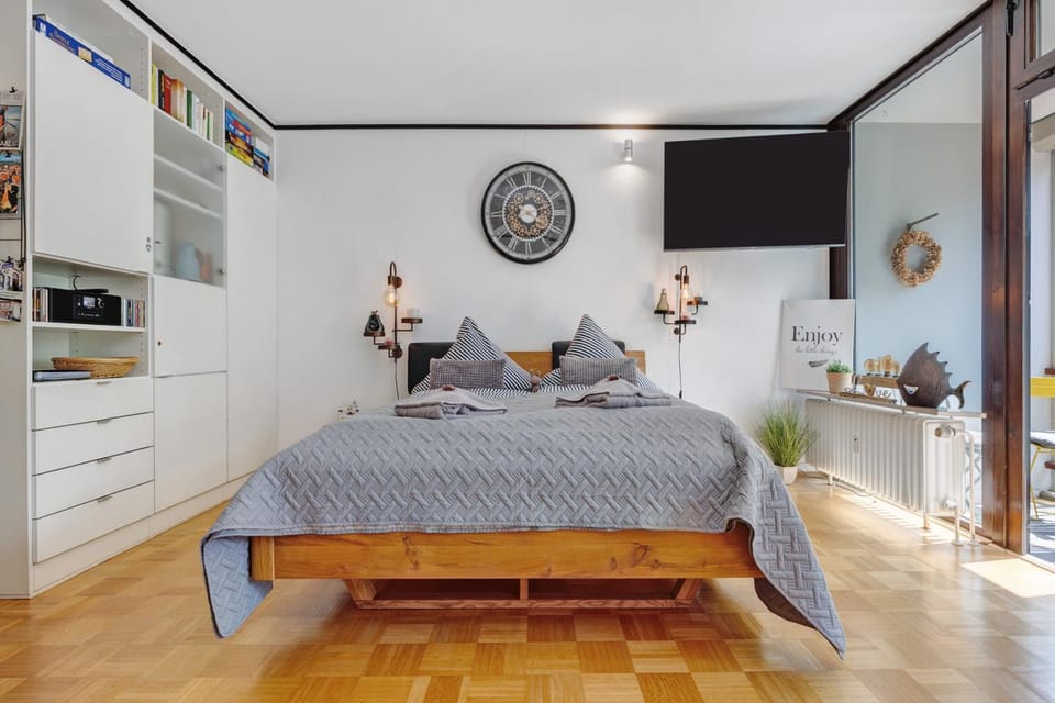 Living room, Bedroom