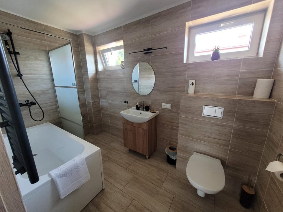 Toilet, Bathroom, Bath, towels