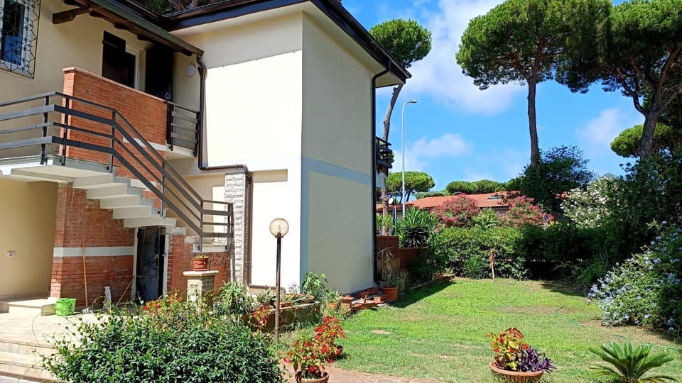 Property building, Garden, Garden view