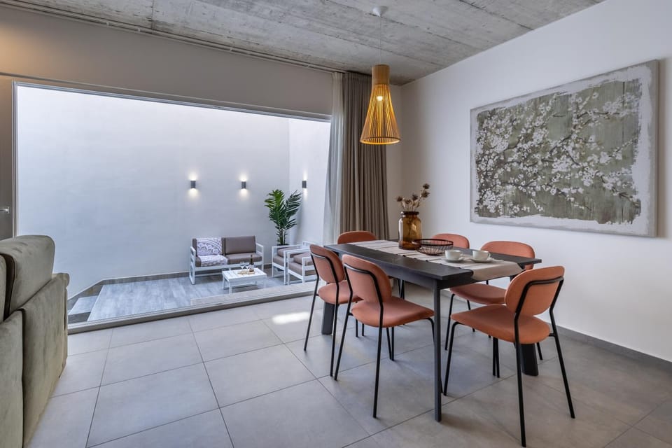 Heated Pool Luxury in Pembroke St Julians Apartment in Malta