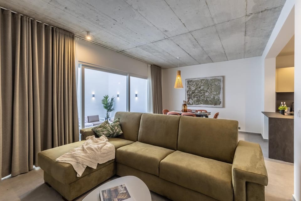 Heated Pool Luxury in Pembroke St Julians Apartment in Malta