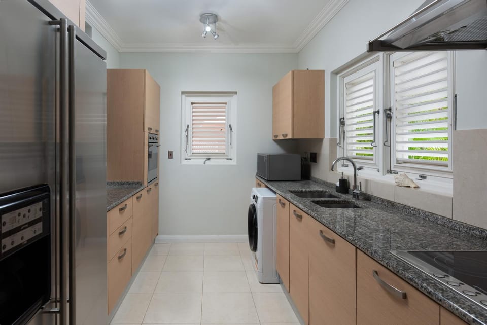 Tranquil Townhome, close to beach & dining House in Saint James