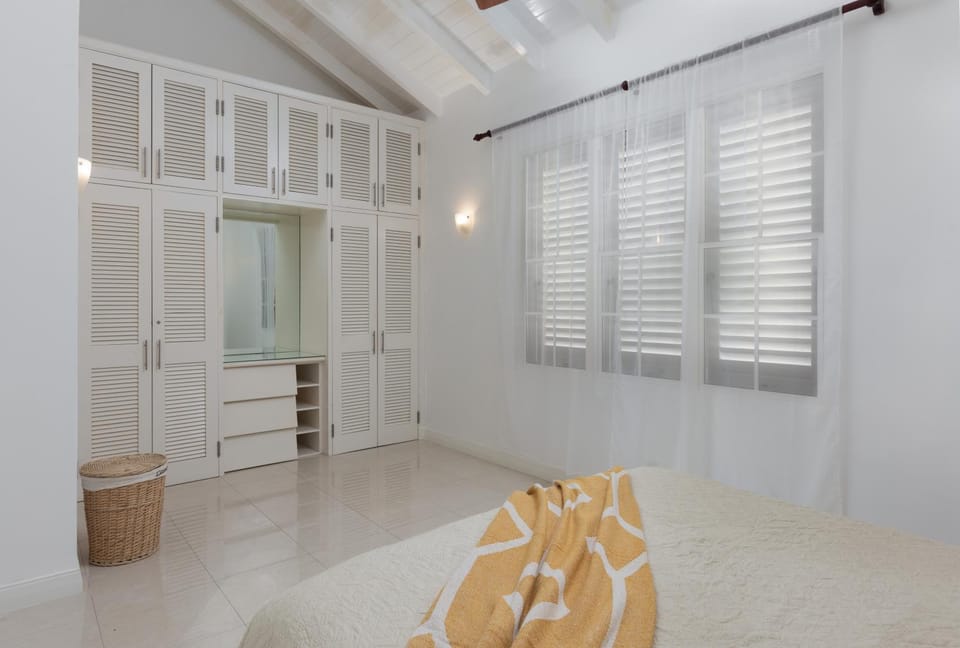 Tranquil Townhome, close to beach & dining House in Saint James