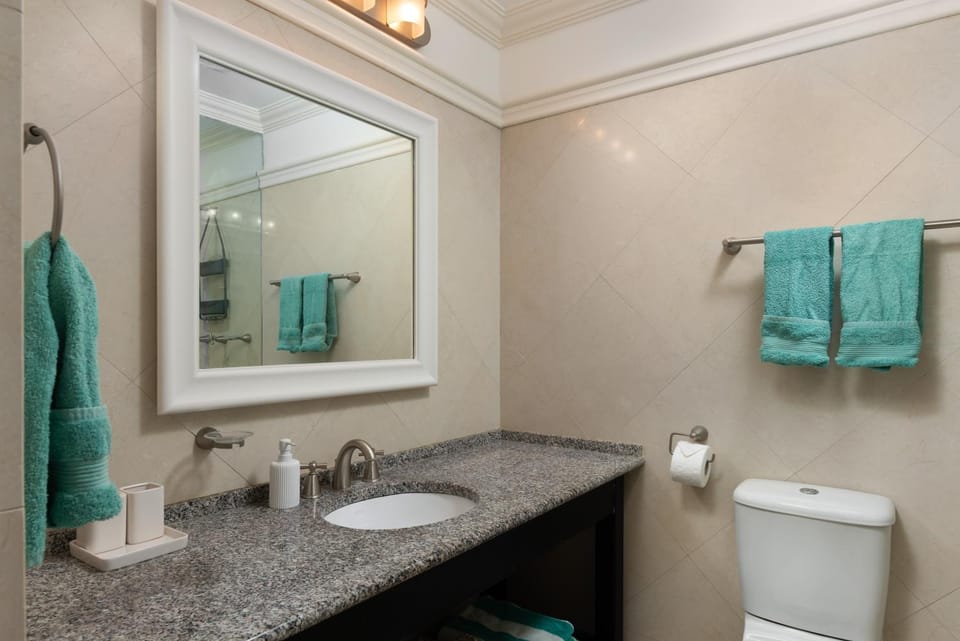 Tranquil Townhome, close to beach & dining House in Saint James