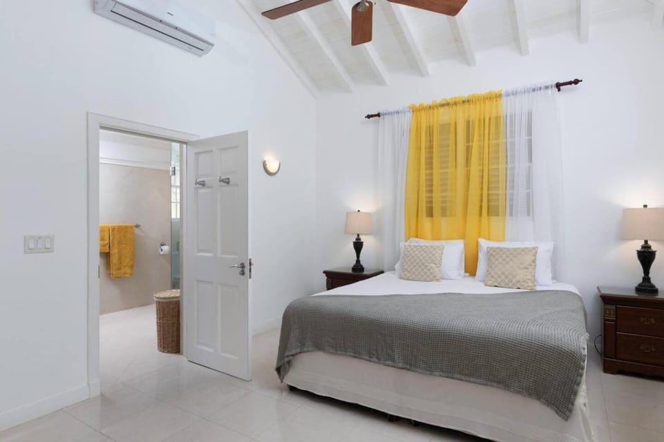 Refreshing 2bed Townhome walking distance to beach House in Saint James