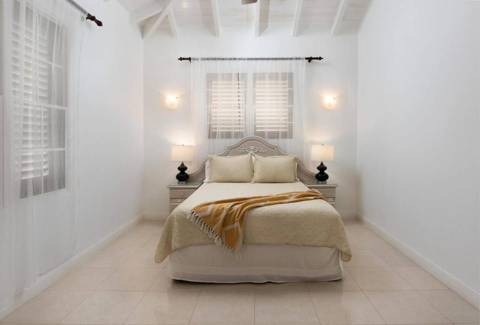 Refreshing 2bed Townhome walking distance to beach House in Saint James