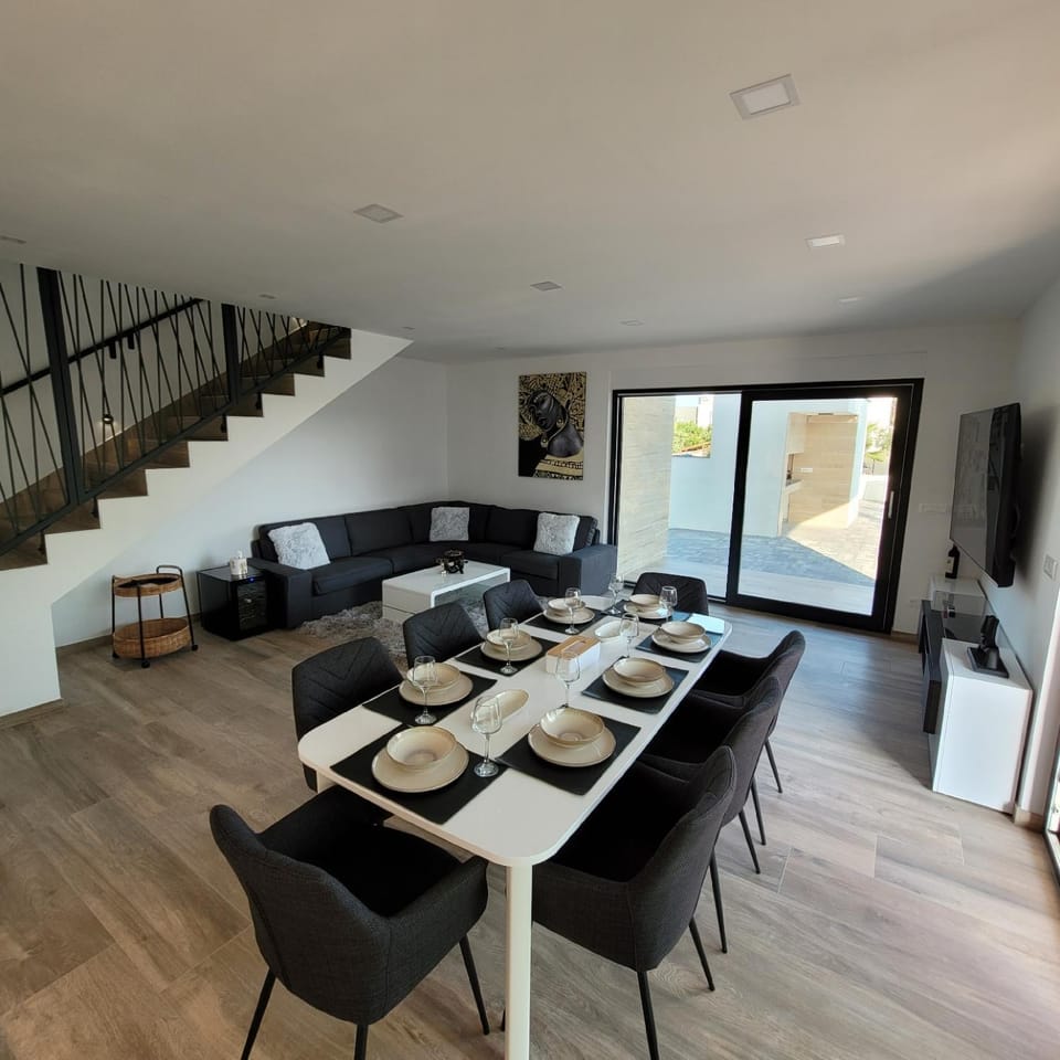 Living room, Dining area