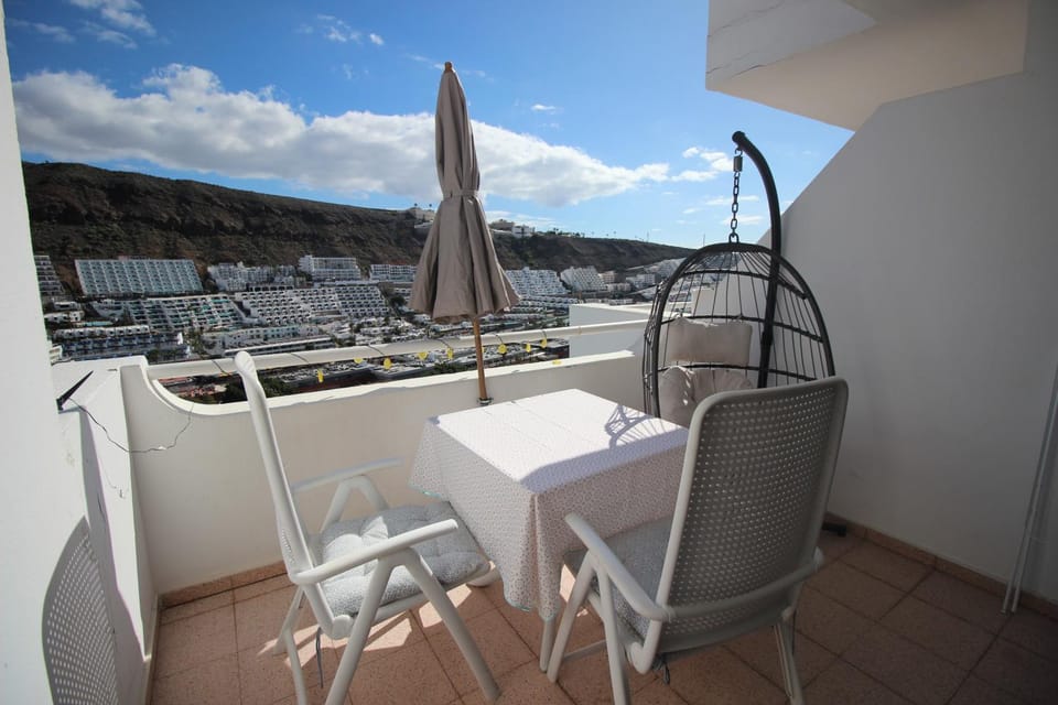 Property building, View (from property/room), Balcony/Terrace, City view
