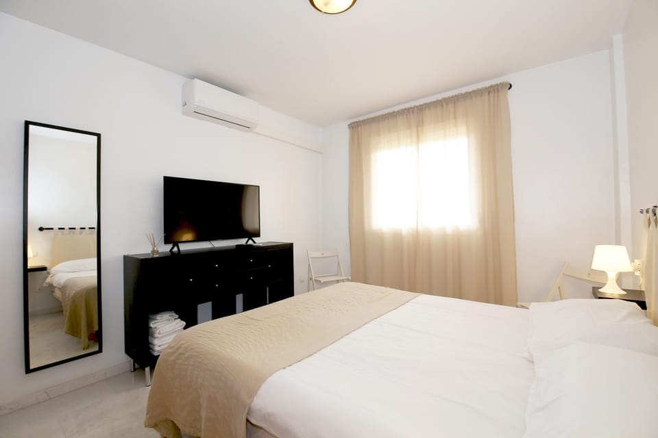 Bed, TV and multimedia, Bedroom, air conditioner