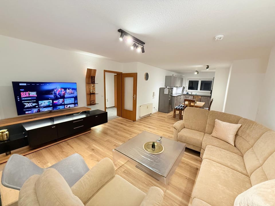 Communal lounge/ TV room, Kitchen or kitchenette, Living room, Seating area, Evening entertainment