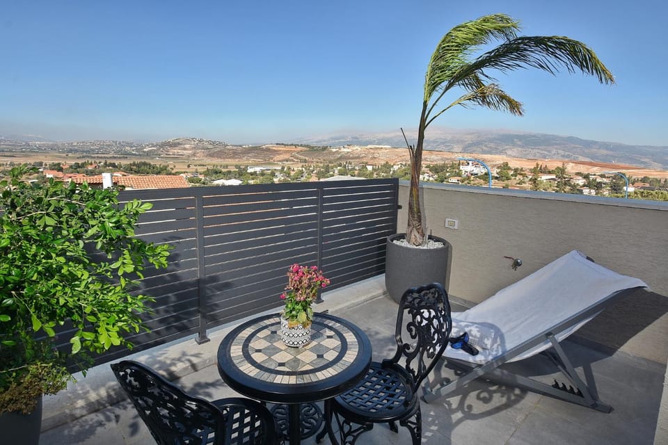 View (from property/room), Balcony/Terrace, Seating area