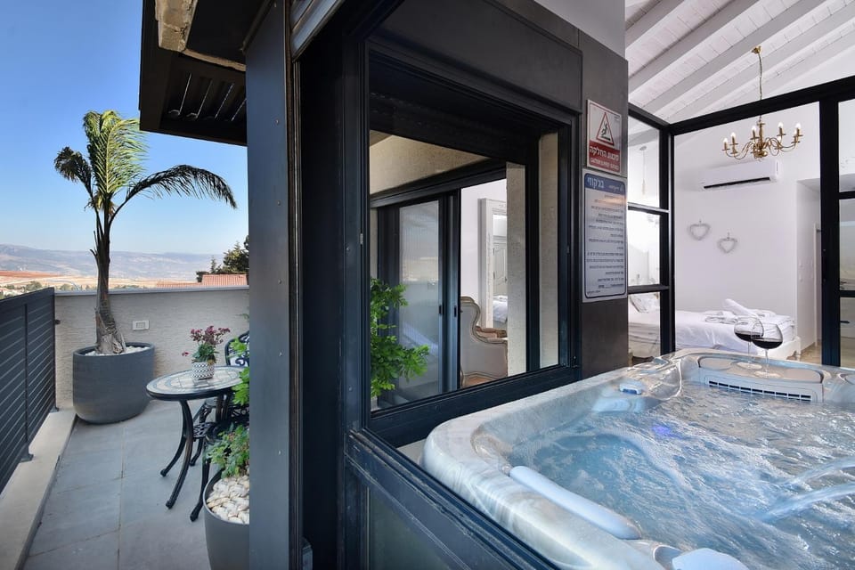 Natural landscape, Hot Tub, Balcony/Terrace