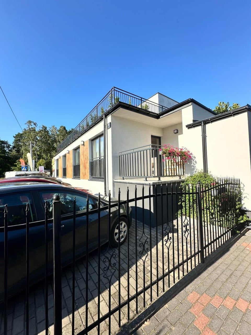 Property building, Facade/entrance, Parking