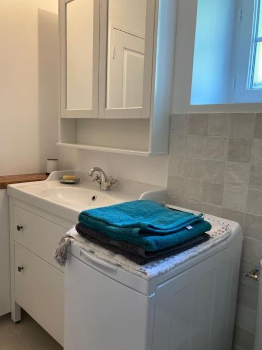 Bathroom, washing machine