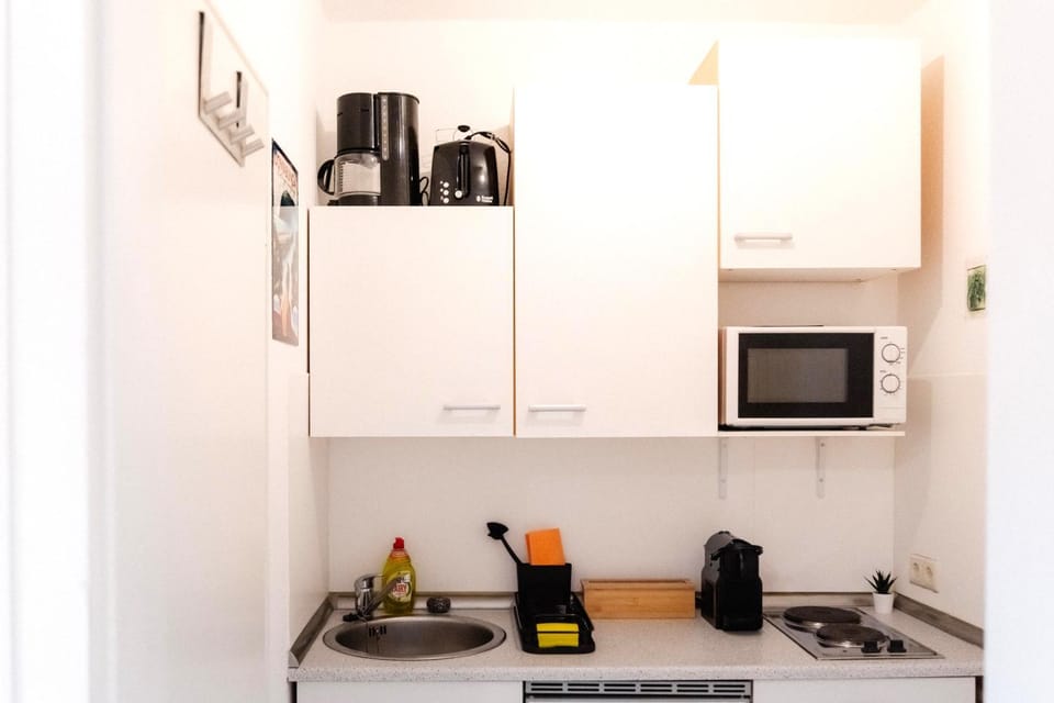 Coffee/tea facilities, Kitchen or kitchenette, stove, toaster